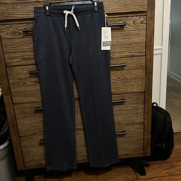 Vuori Pants - NWT Vuori Halo WideLeg Flare Pant Size M